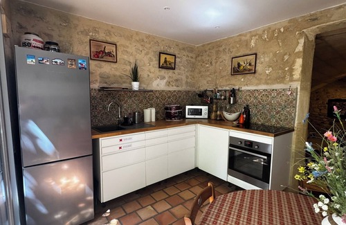 Arles City Centre Apartment | No. 5 - Historic apartment in the heart of the old centre with private garden