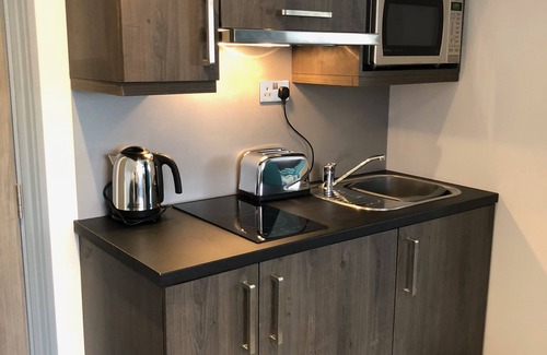 Beaconsfield Apartment | No. 5 Modern Fully-equipped Flat in Beaconsfield New Town easy walk to Station