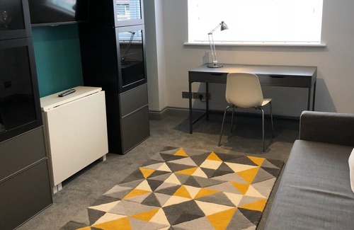 Beaconsfield Apartment | No. 5 Modern Fully-equipped Flat in Beaconsfield New Town easy walk to Station