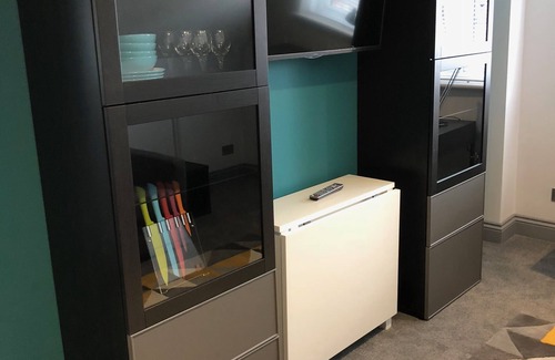 Beaconsfield Apartment | No. 5 Modern Fully-equipped Flat in Beaconsfield New Town easy walk to Station