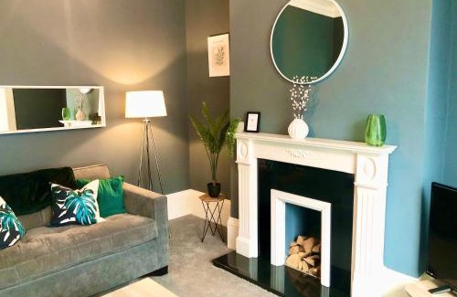 Sunderland Apartment | No 7 - Sunderland 3 Bed House with Parking, Sleeps 7, Quiet Location