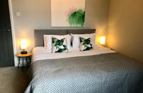 Sunderland Apartment | No 7 - Sunderland 3 Bed House with Parking, Sleeps 7, Quiet Location