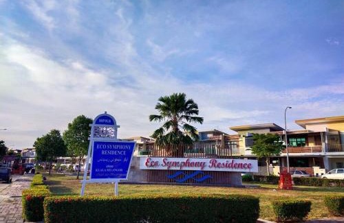 Pasir Penambang House | No 70 Sunlight Homestay 4R3B - 24 Pax, Karaoke