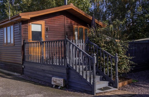 Wilberfoss House | No 77- Honey Bee Lodge