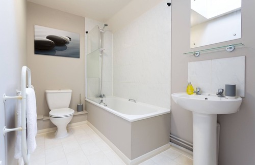 Headington Apartment | No.8 Beech Lodge Stylish Modern Contemporary 2 Bedroom Apartment in Headington