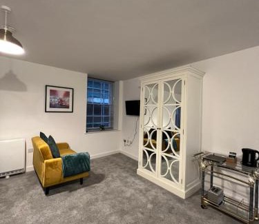 Worksop Apartment | No 8 Plants Yard Modern studio in Worksop