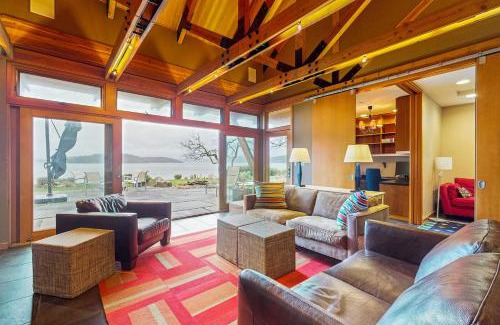 Anacortes House | No-Bank Waterfront Stunner – Driftwood Compound on Fidalgo Island