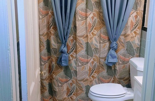 Detroit House | No Car?No Worries! This guest suite is 6 walking blocks away from all things FUN