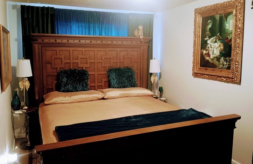 Detroit House | No Car?No Worries! This guest suite is 6 walking blocks away from all things FUN