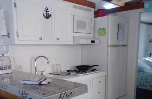 Poquoson Boat Rental | NO CHILDREN UNDER 5.. Smoking outside with doors and windows closed. No animals.