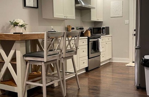 Kingston House | NO CHORE Checkout pets OK mins to I-40 comfy KING