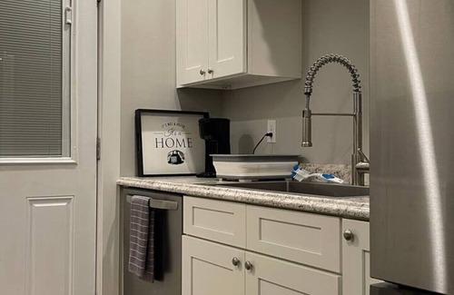 Kingston House | NO CHORE Checkout pets OK mins to I-40 comfy KING