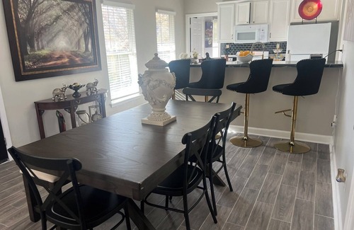 Uptown House | NO clean up FEES or CHORES at this Jazzy Memphis Downtown Home