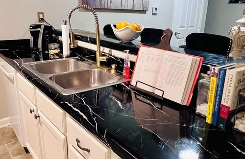 Uptown House | NO clean up FEES or CHORES at this Jazzy Memphis Downtown Home