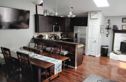 Rockrimmon House | No Cleaning Fee Beautiful Mountain Views Hiking & Biking Trails + Foosball Table
