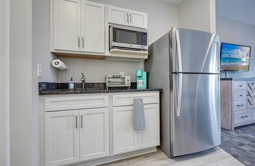 Southport Condo | No Cleaning Fee! Brand New Double Queen Studio Condo w/Waterfront Pool + Beach