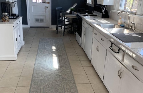 South Nashville House | No Cleaning Fee & Breakfast Included! 1/4 Mile to Geodis. 1 exit to Downtown!