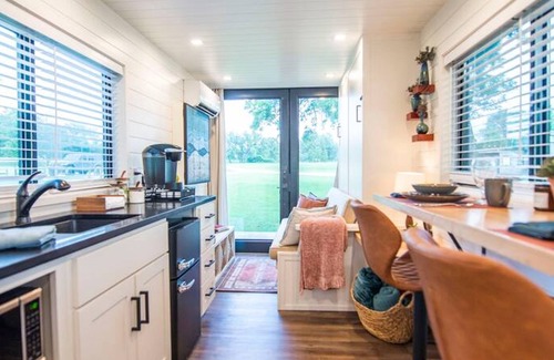 Waco House | No Cleaning Fee Cozy Container Home The Brazos