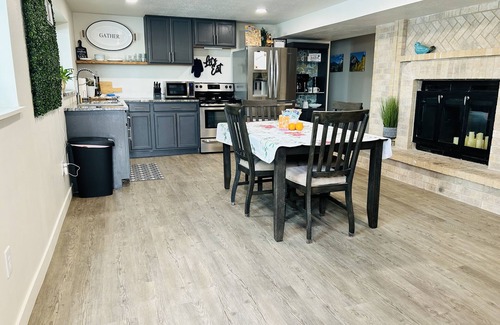 North Ogden Apartment | No Cleaning Fee Mountainside Luxury 3 bd sleeps 8
