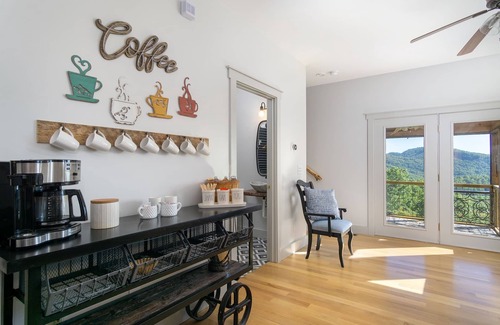 Old Fort Cabin | No cleaning fee near Asheville Luxury 4 bedroom Mountain View Home with hot tub