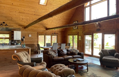 Nadeau Cabin | NO cleaning fees, wood provided-Majestic Log Home on shores of Lake Michigan
