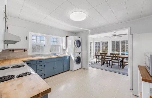 Bristol House | No cleanup chores-Fenced yard, arcade, fire pit, close to casino, I81, downtown.