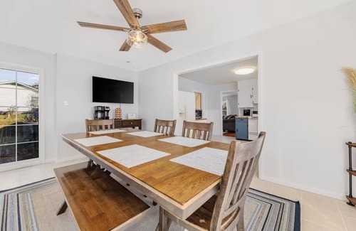 Bristol House | No cleanup chores-Fenced yard, arcade, fire pit, close to casino, I81, downtown.
