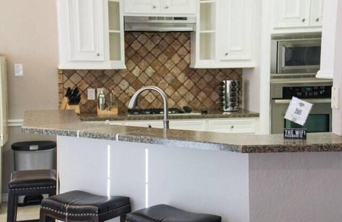 Westfield Village House | NO FEES~Huge Yard~Family~Pets~Patio