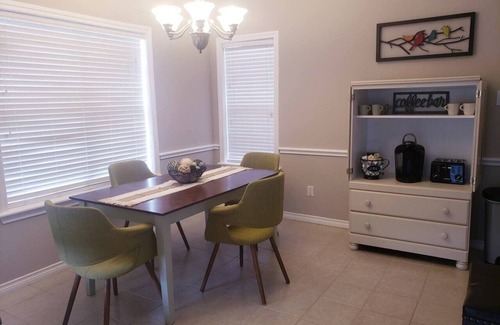 Westfield Village House | NO FEES~Huge Yard~Family~Pets~Patio