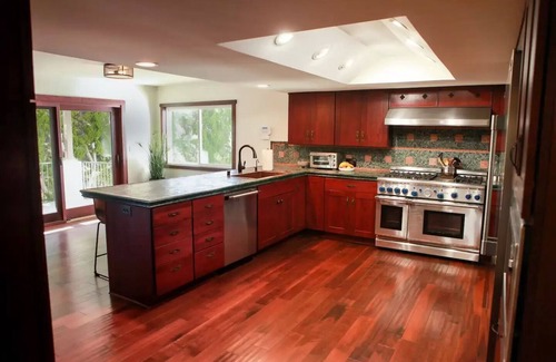 Western Malibu Villa | NO FIRE DAMAGE & NEW POWER GENERATOR! Views,beach,spa,pool table,ping pong,BBQ