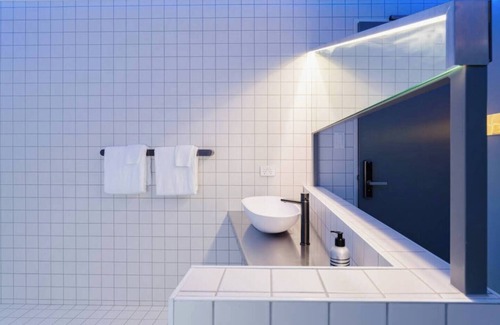 Dunedin City Centre Apartment | No Fuss, Boutique Private Studio Room by Aotearoa Escapes