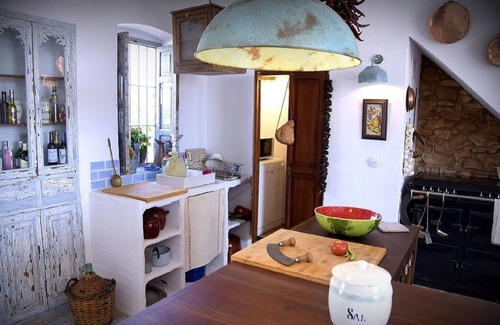 Almassera House | No need for a car! A stylish Rustic Escape in a distinct rural location!