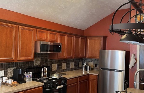 Houston House | No Pet FEES/FREE Snacks&Drink/BigBackyard For Family