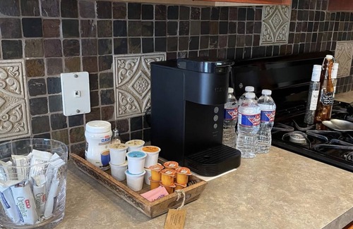 Houston House | No Pet FEES/FREE Snacks&Drink/BigBackyard For Family