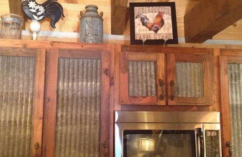 Corinth Cabin | NO PETS. Log Cabin in Corinth, Ms. Close to Shiloh National Park & Pickwick Lake