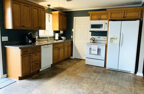 Goodlettsville House | No Place Like Holmes-renovated country, quiet charmer