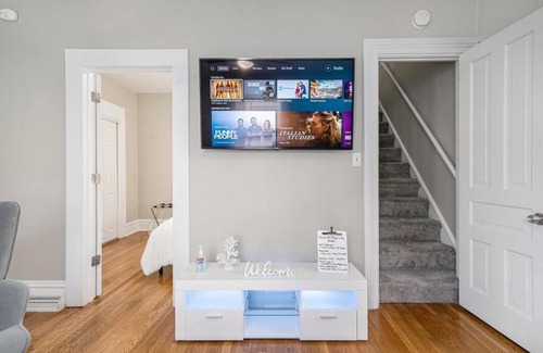 Grand Rapids House | No Place Like Home - Welcome Friends and Families - Sleeps 10