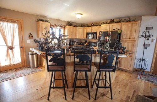 Alma House | No rental restrictions Hot Tub Retreat minutes to Breckenridge.