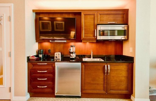 Las Vegas Condo | No Resort Fee ! Strip View Suite - Pools & Valet