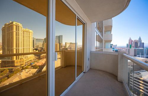 Las Vegas House | No Resort Fee Strip View Balcony+ Valet Parking