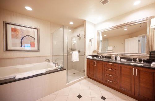 Las Vegas House | No Resort Fee Strip View Balcony+ Valet Parking