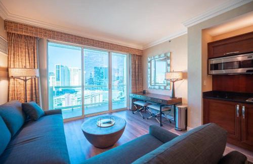 Las Vegas House | No Resort Fee Strip View Balcony+ Free Valet+ Pool