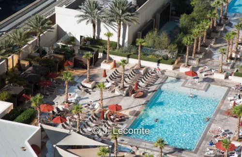 Las Vegas House | No Resort Fee Strip View Balcony+Free Valet+ Pool