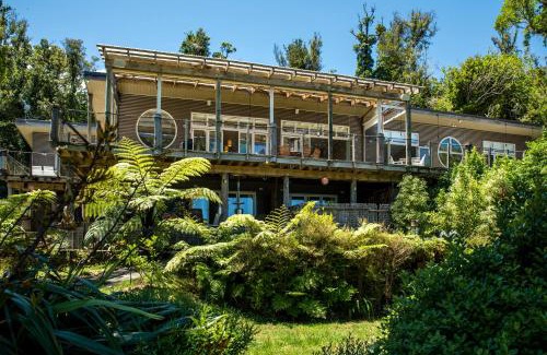 Furneaux House | No Road Inn in Endeavour Inlet, Marlborough Sounds