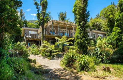 Furneaux House | No Road Inn in Endeavour Inlet, Marlborough Sounds