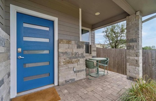Dripping Springs House | No Room For Blues- Hill Country Views!!
