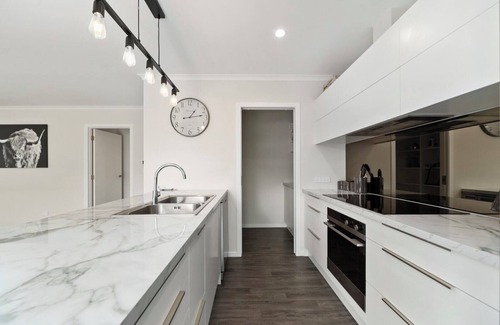 Wharewaka House | No Service Fee - 3 min drive to the lake