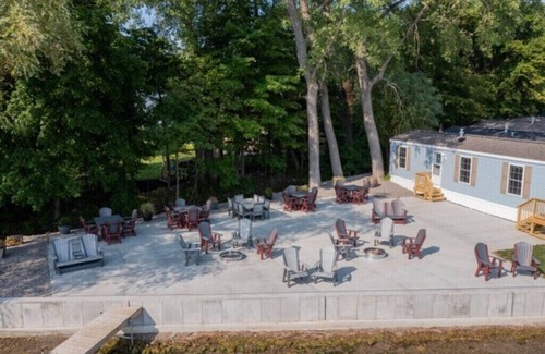 Livonia Center Cottage | No Shirt, No Shoes - Lakefront Living