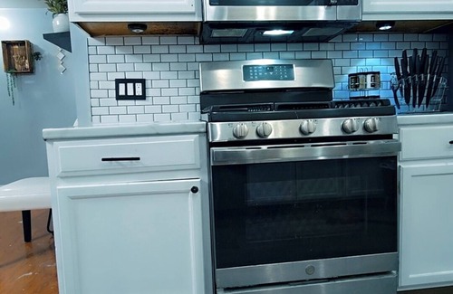 Detroit House | No Smoking 3-bedroom house in Detroit with theater room, gaming consoles & GYM