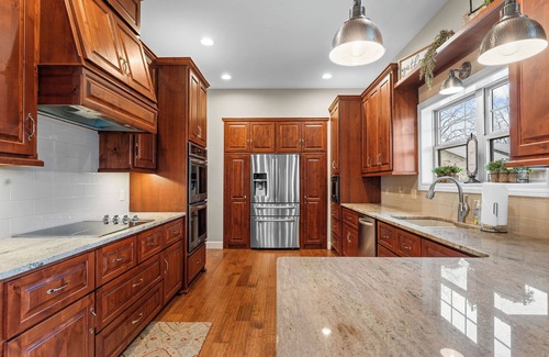 Branson House | No stairs, 4 King Bedrooms, Hot Tub, Fire pit